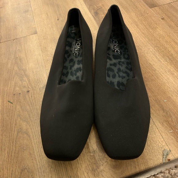 Vionic Shoes - Vionic Black Shoes Size 9.5